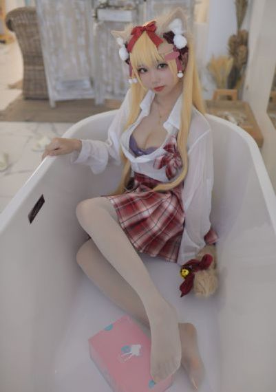 自慰女人自慰喷水高清av毛片_剧情片免费高清观看